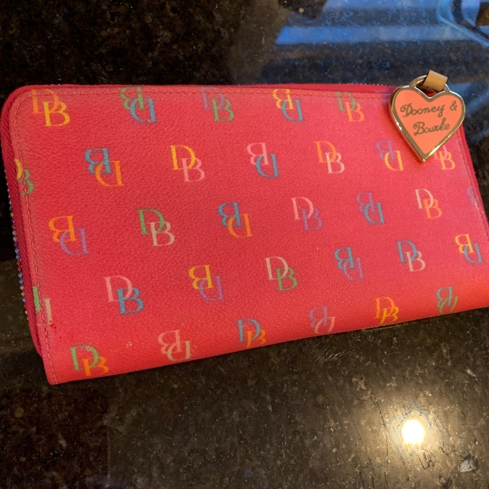 Dooney and Bourke full zipper wallet- pink